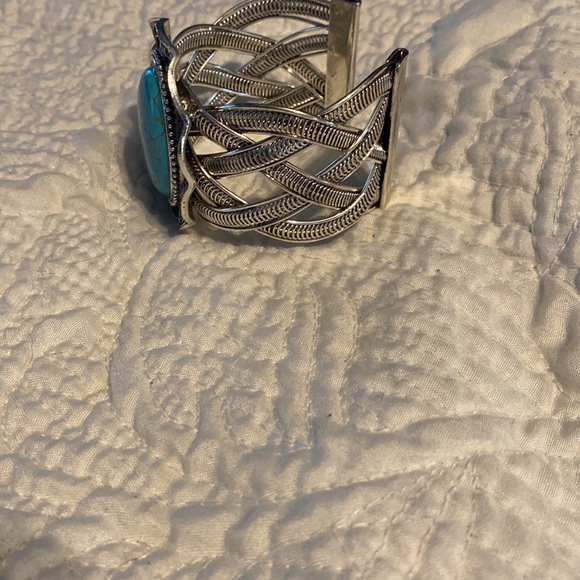 Lot of 4 Turquoise Costume Jewlery - Picture 8 of 10